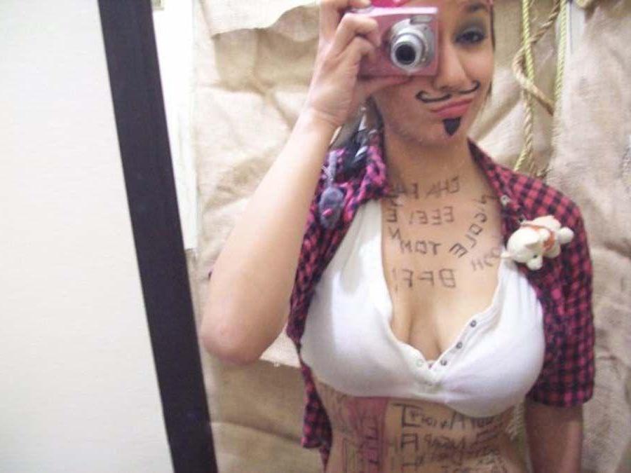 16P Pictures of a hot teen getting naughty in from of the mirror