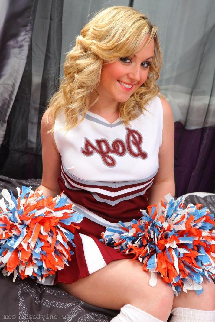 16P Pictures of a blonde cheerleader stripping for you