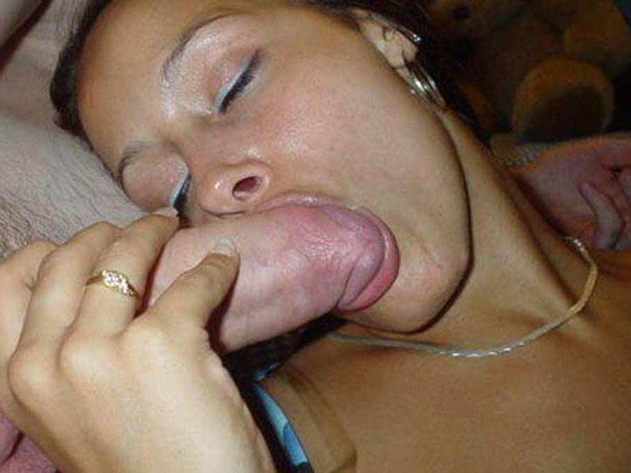 16P Picture selection of naughty amateur GFs giving hot blowjobs