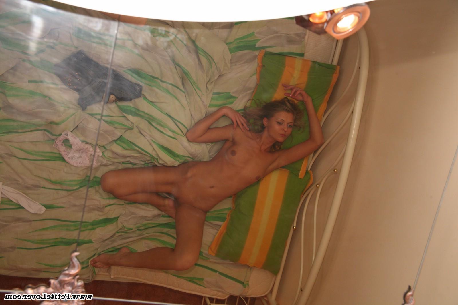 16P Blonde girl Anna shows off her flexibility