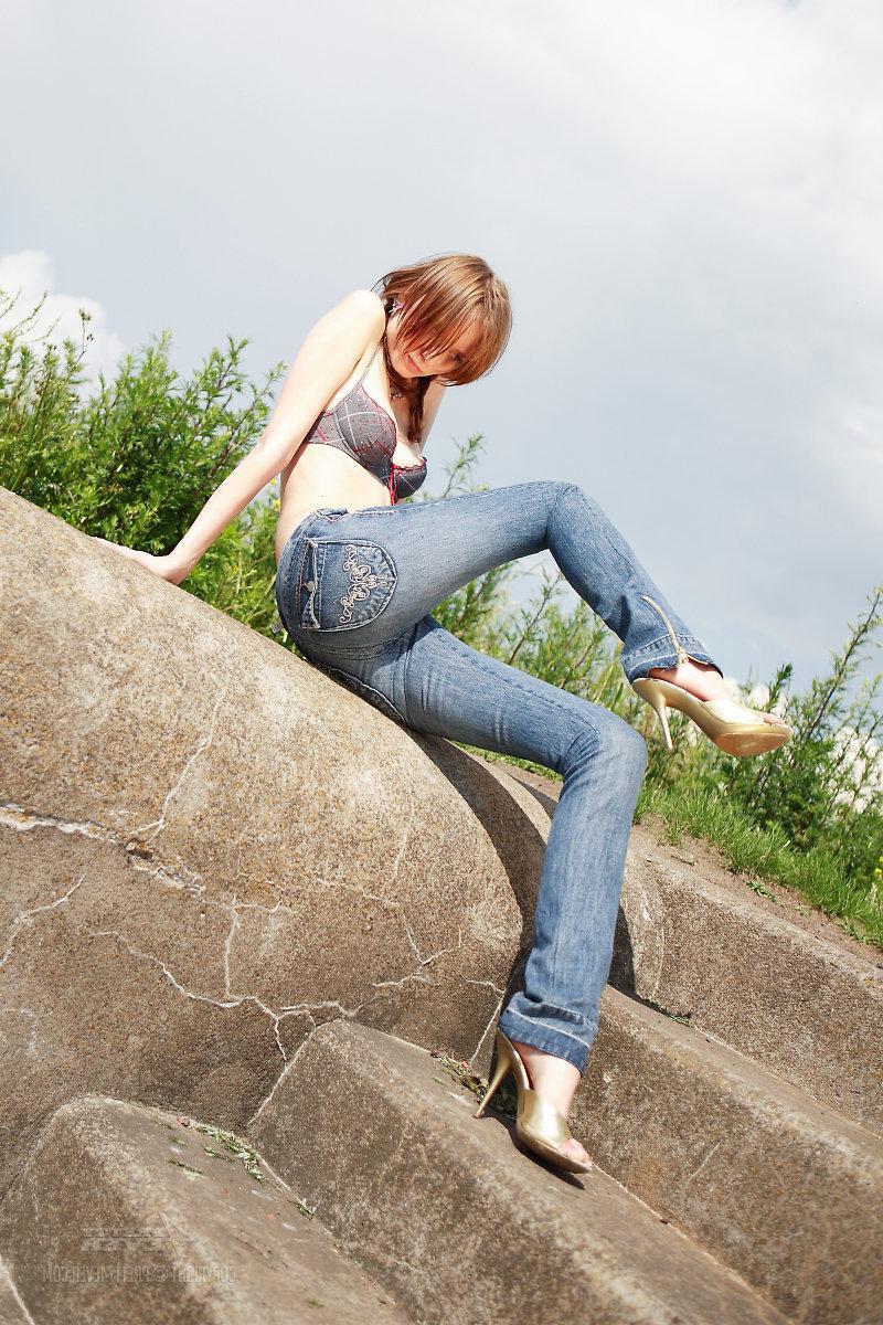 16P Redhead beauty Aida A strips out of her jeans and panties in "Sentix"