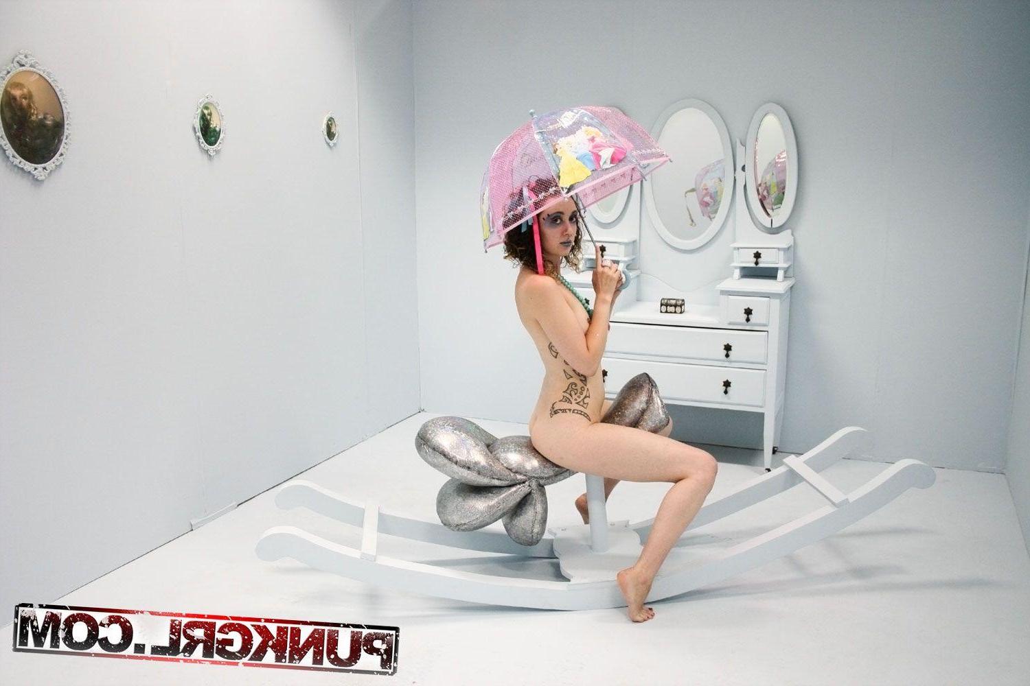 15P Pictures of punk girl Kitty giving you some artistic nudity