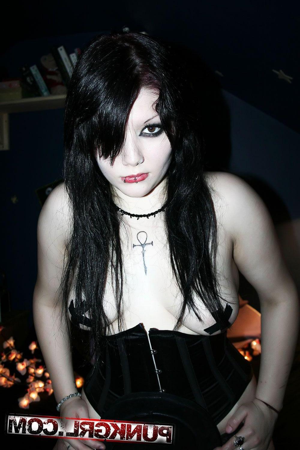 20P Pictures of goth punk Spook giving you a gothic tease