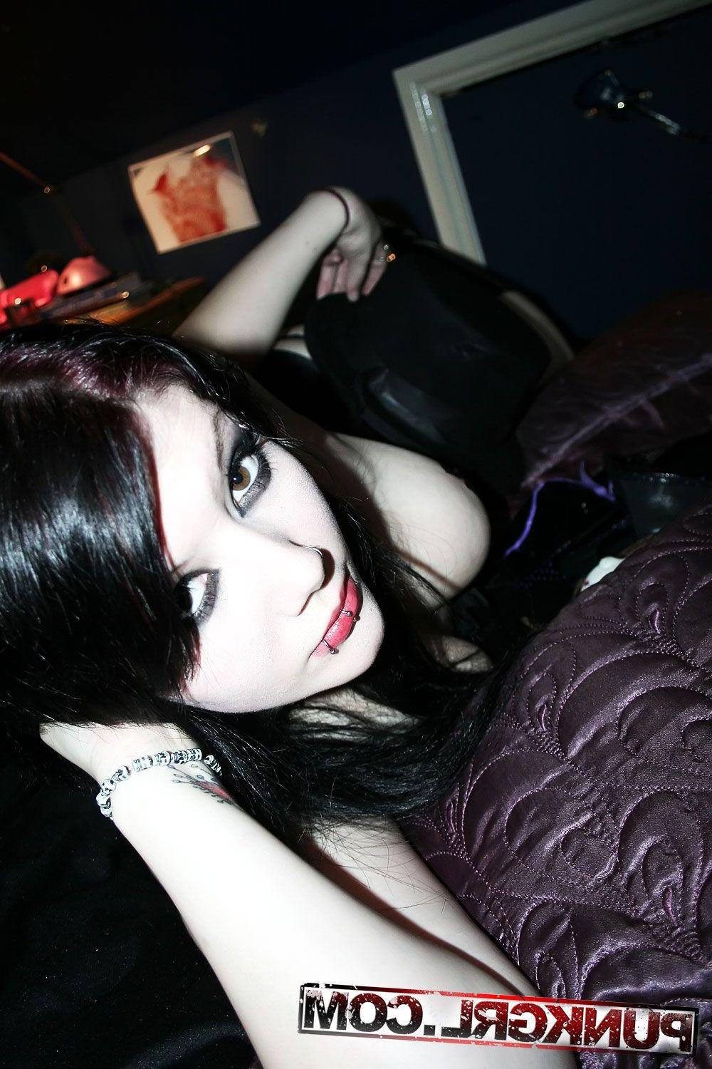 20P Pictures of goth punk Spook giving you a gothic tease