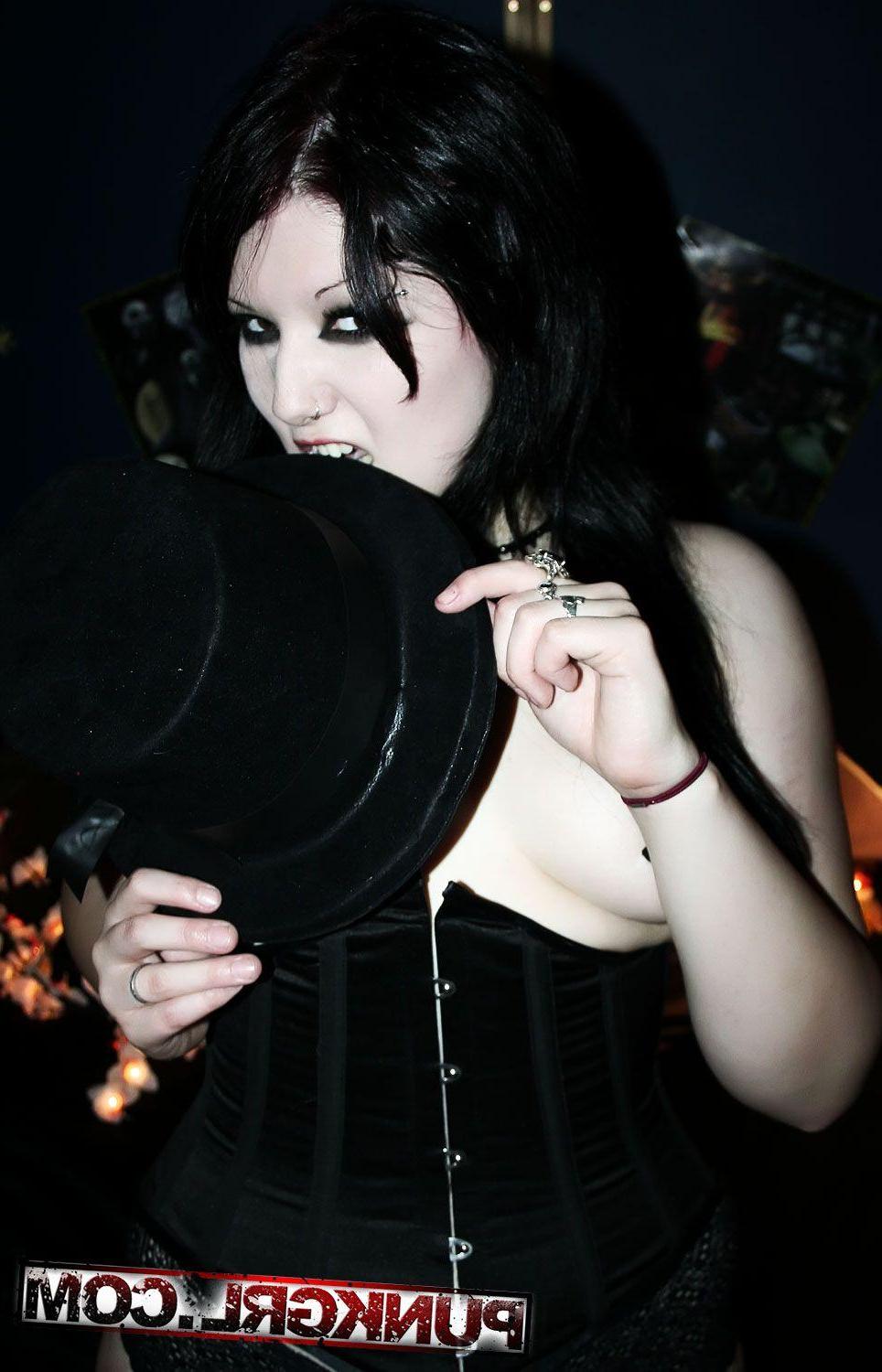 20P Pictures of goth punk Spook giving you a gothic tease