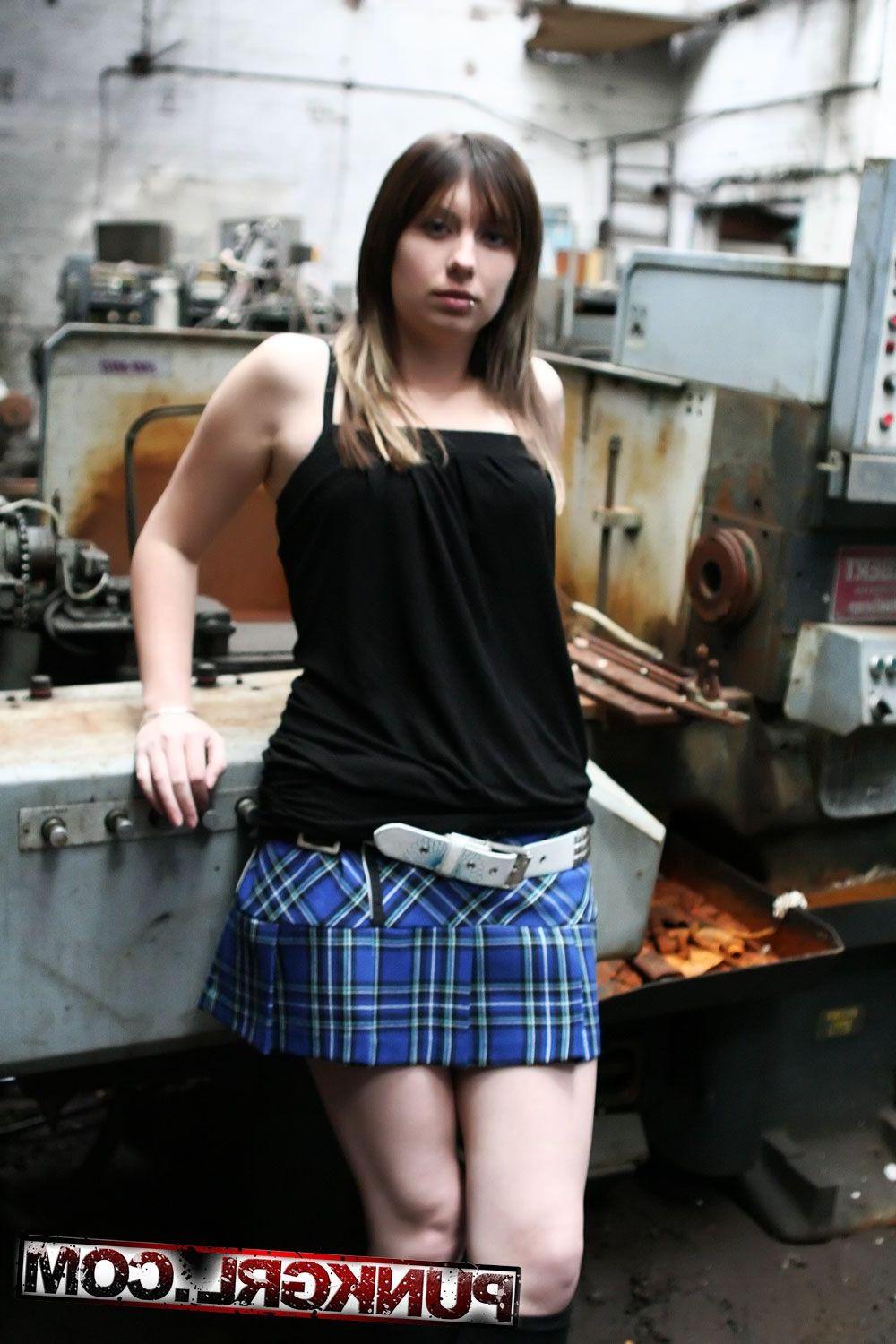20P Pictures of Gezebelle giving you a hot tease