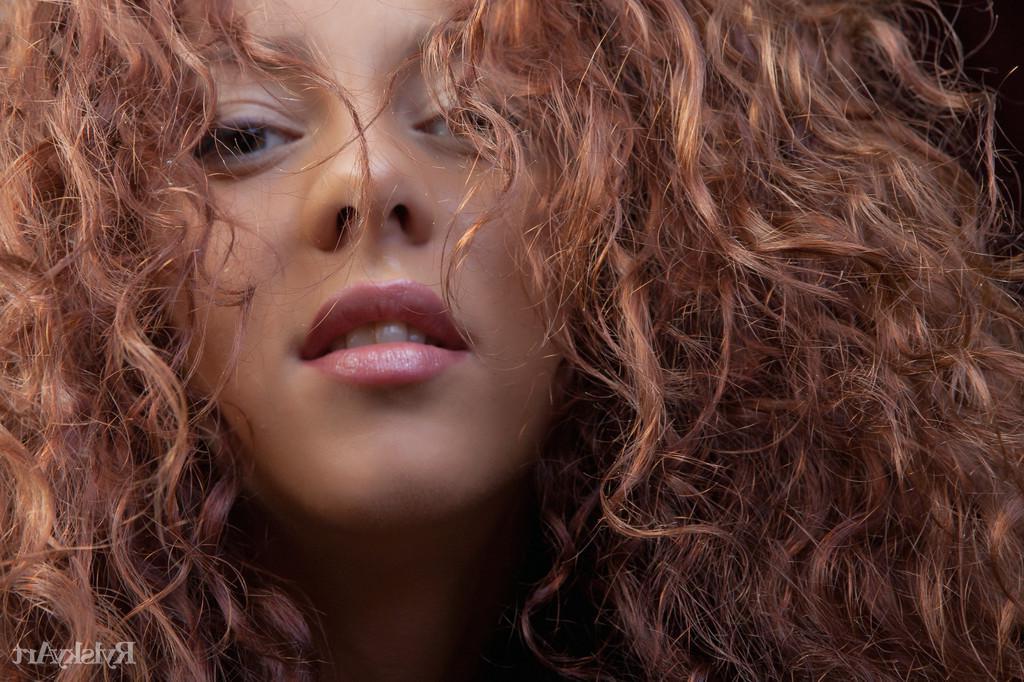 16P Beautiful redhead Louisa gets naked in "Barchatto"
