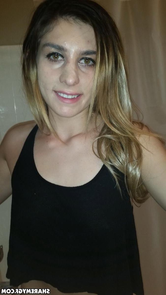 12P Skinny girlfriend takes selfshot pictures in her cute pink panties in the bathroom mirror