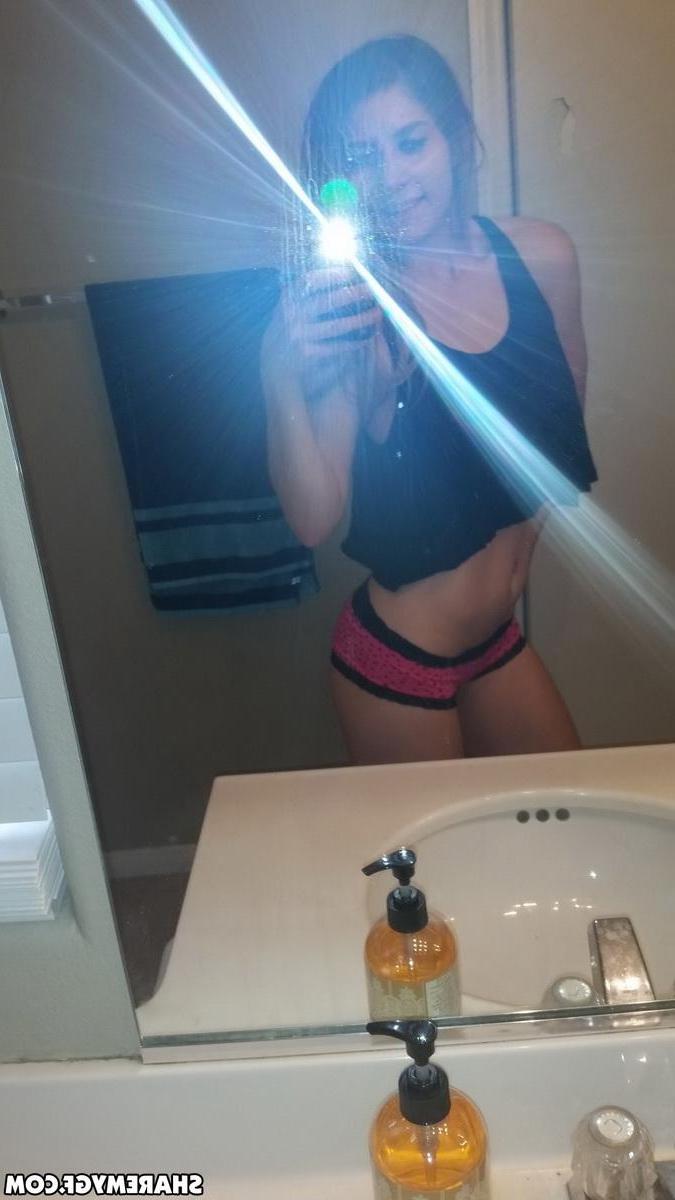12P Skinny girlfriend takes selfshot pictures in her cute pink panties in the bathroom mirror