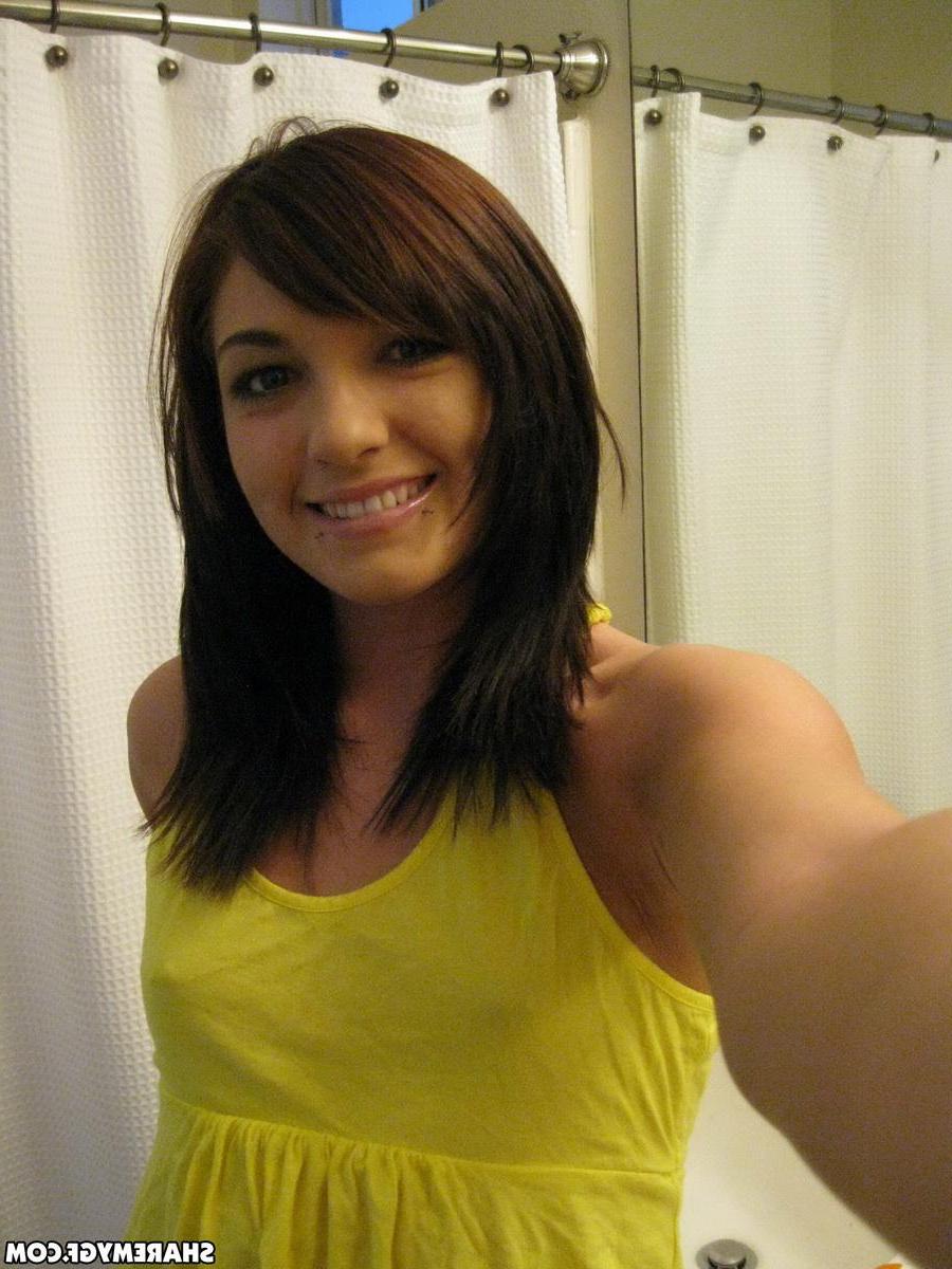 12P Perky girlfriend takes selfshot pictures of her shaved pussy