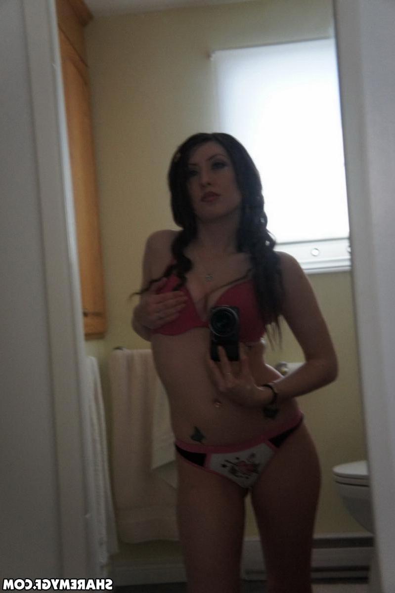 20P Hot brunette girl takes sexy pics of herself in the bathroom