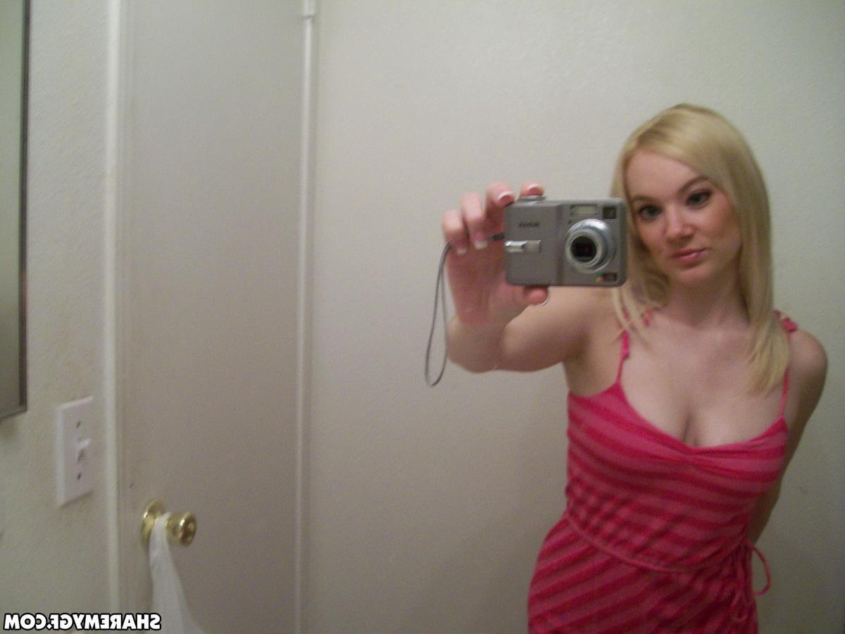 20P A stunning blonde teen GF takes pics of her sexy body in the mirror