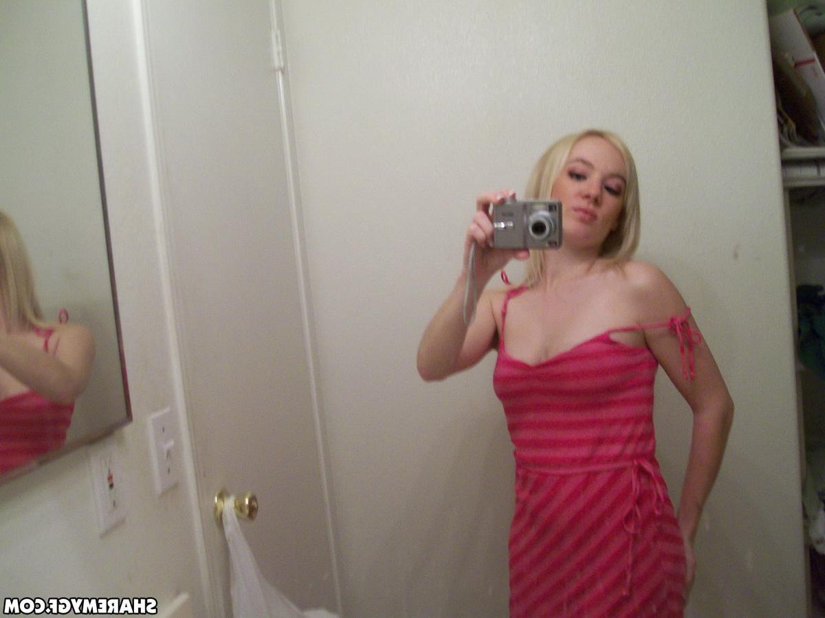 20P A stunning blonde teen GF takes pics of her sexy body in the mirror