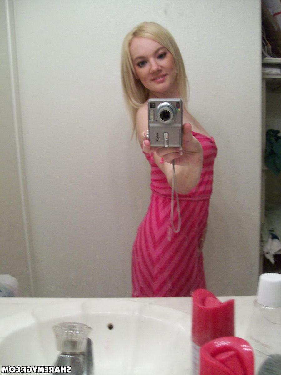 20P A stunning blonde teen GF takes pics of her sexy body in the mirror