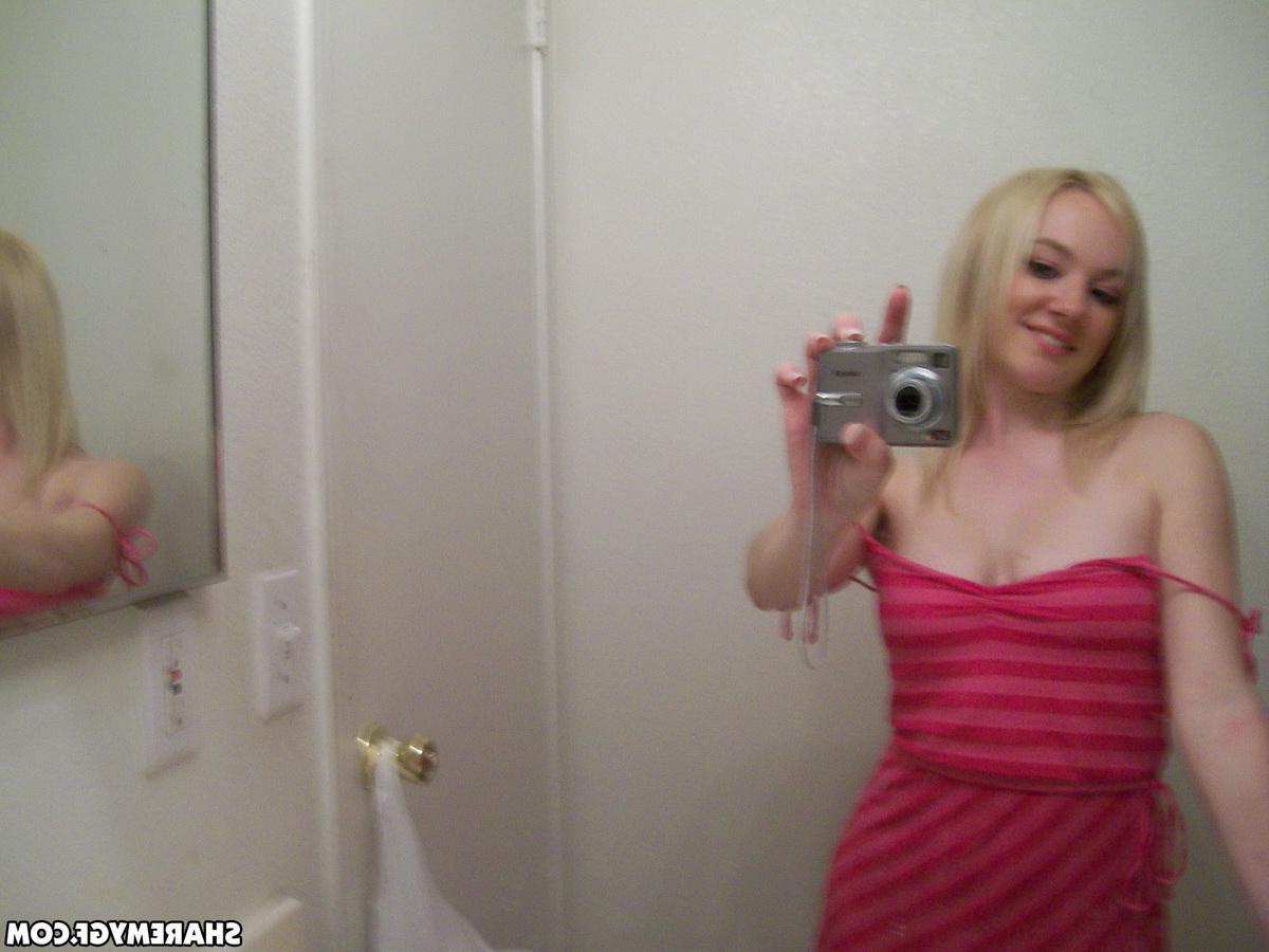 20P A stunning blonde teen GF takes pics of her sexy body in the mirror
