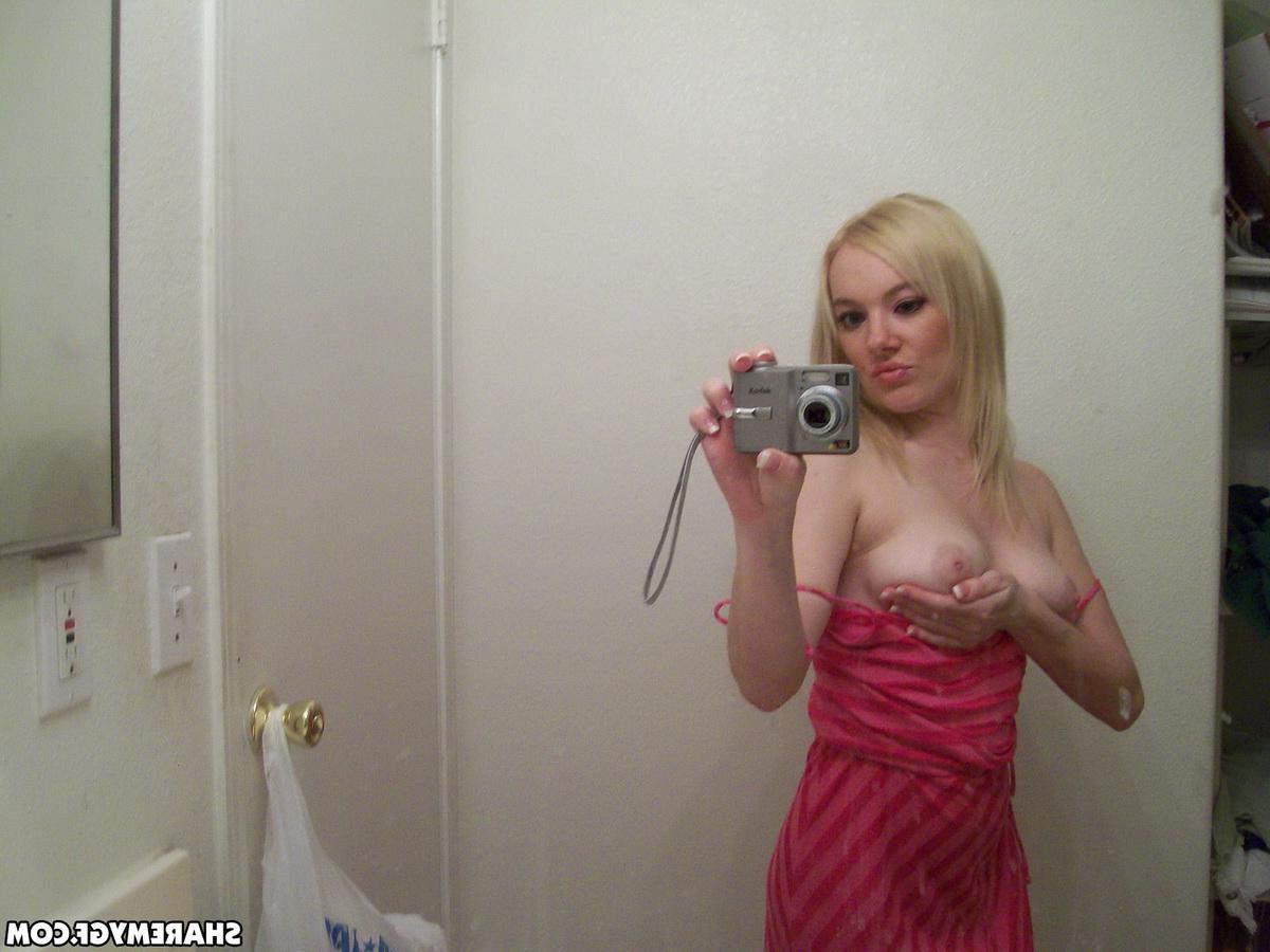 20P A stunning blonde teen GF takes pics of her sexy body in the mirror