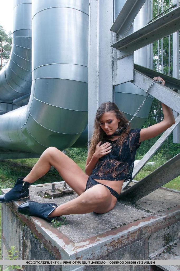 16P Brunetet babe Melisa E chains herself up outside