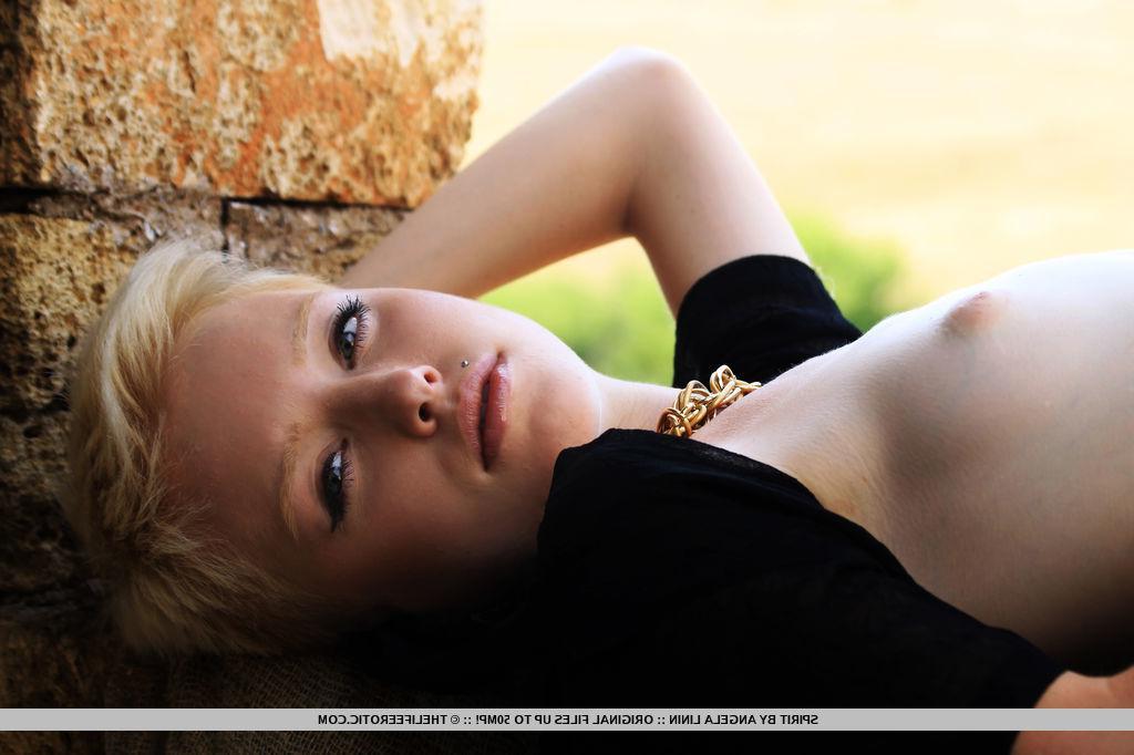 16P Short-haired blonde Spirit shows off her tight nude body