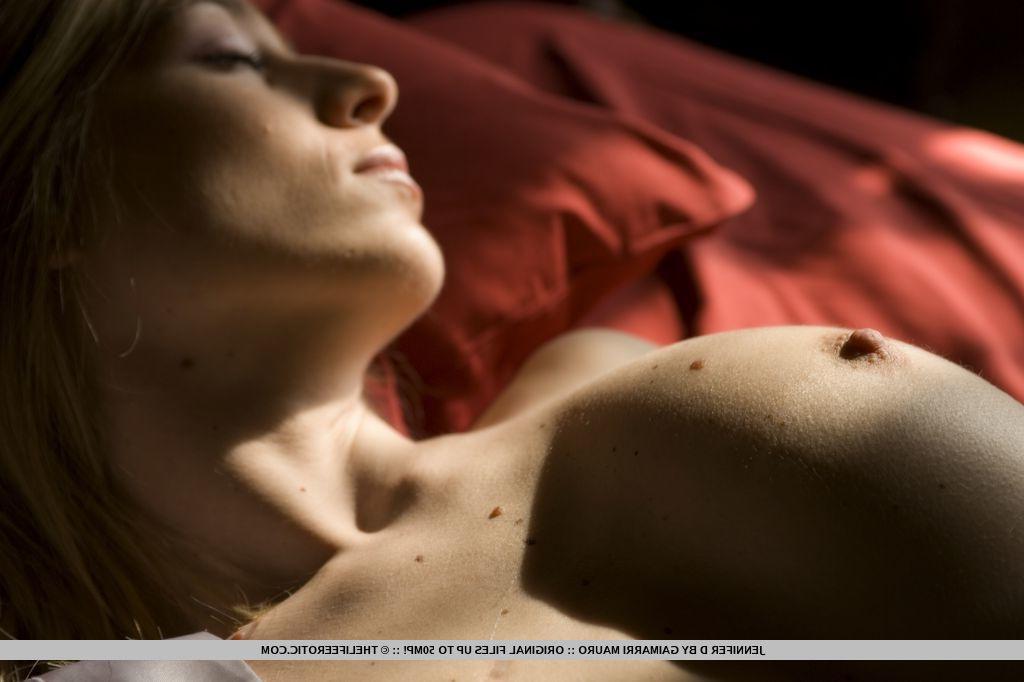 16P Hot pinup model Jennifer D lays in bed and displays her gorgeous body