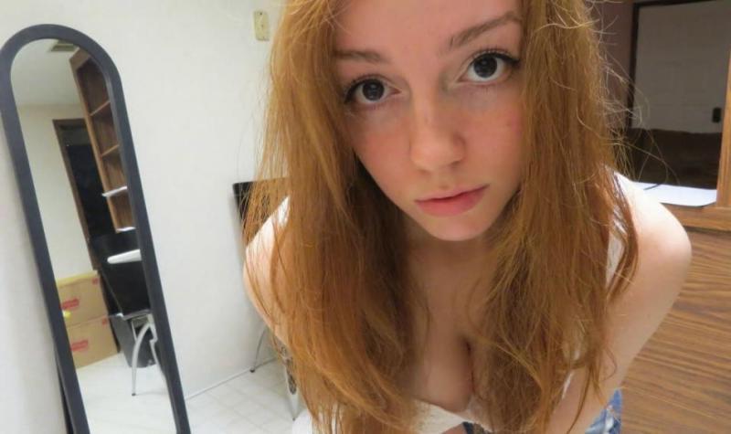 10P Hot redhead coed gets naughty in teh bathroom