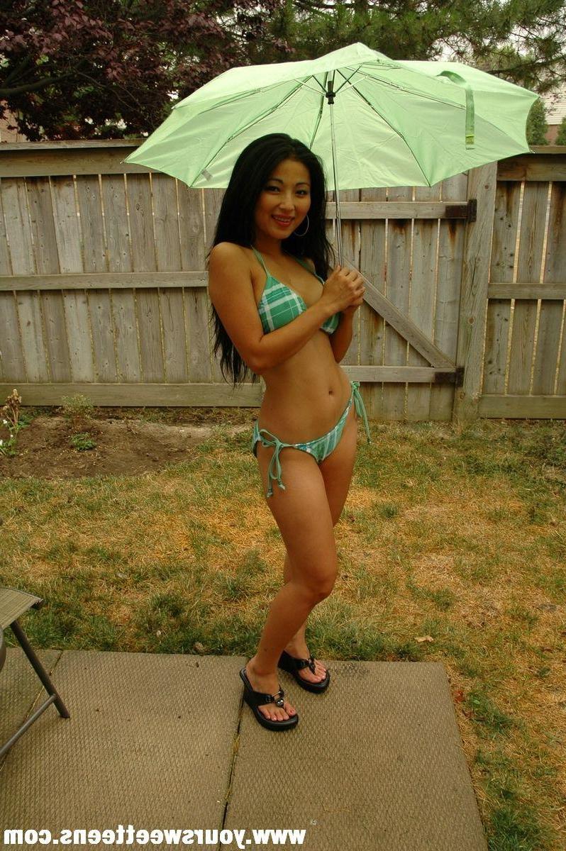 15P Pictures of a hot asian teen in a bikini