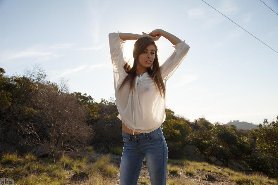 8P Redhead teen Gracie Thibble teases in her blue jeans outside