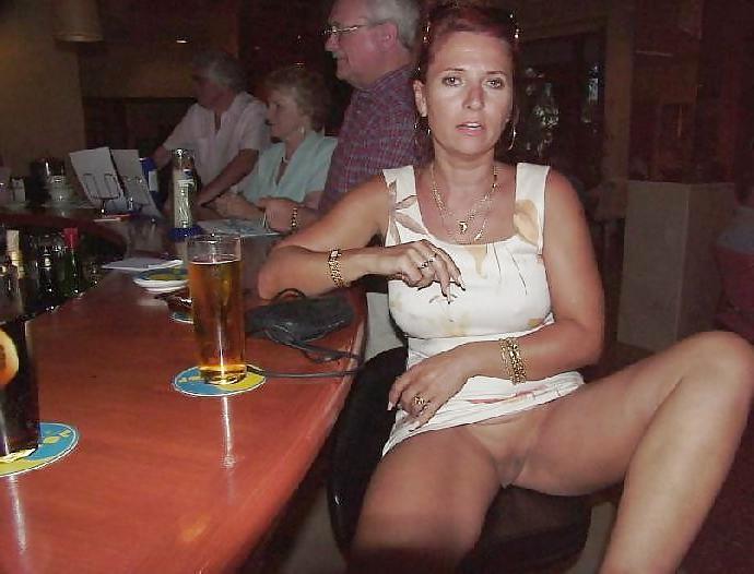 22P Good wives showing off their fine pussies