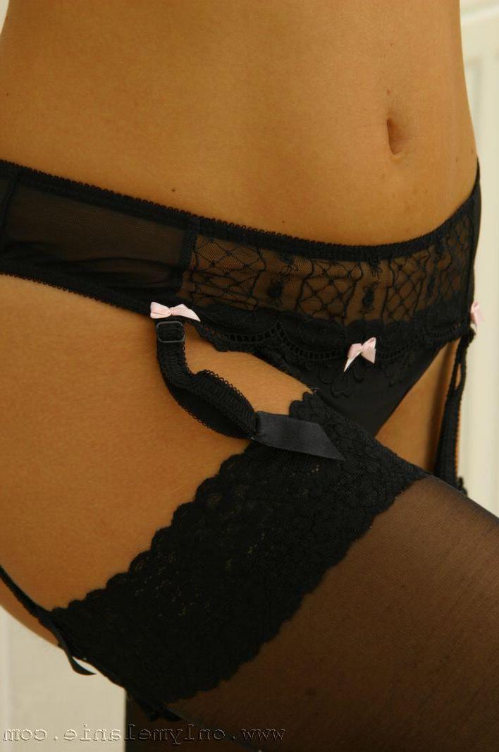 20P Pictures of Only Melanie wearing only her stockings in the bathroom