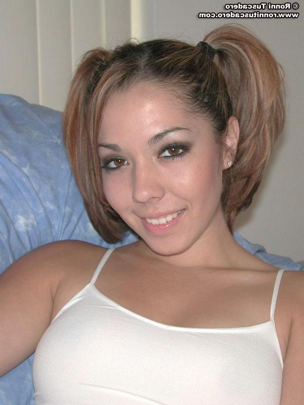 20P Pictures of Ronni Tuscadero playing with jizz