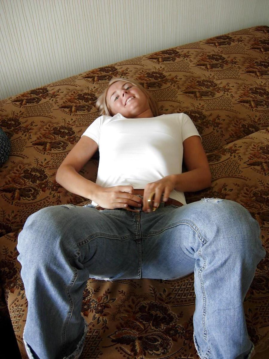 25P HOTTIE IN JEANS LOVE BLOWING