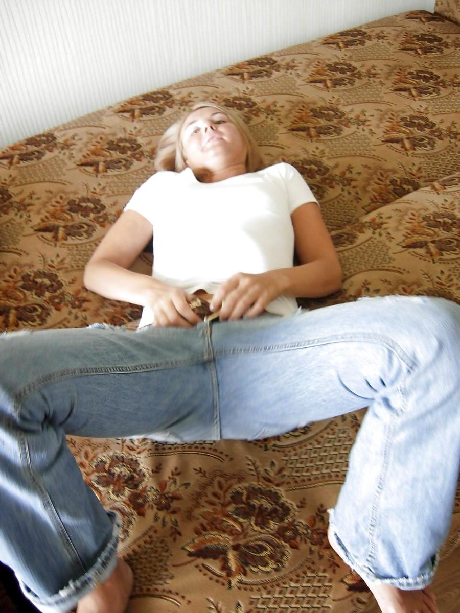 25P HOTTIE IN JEANS LOVE BLOWING