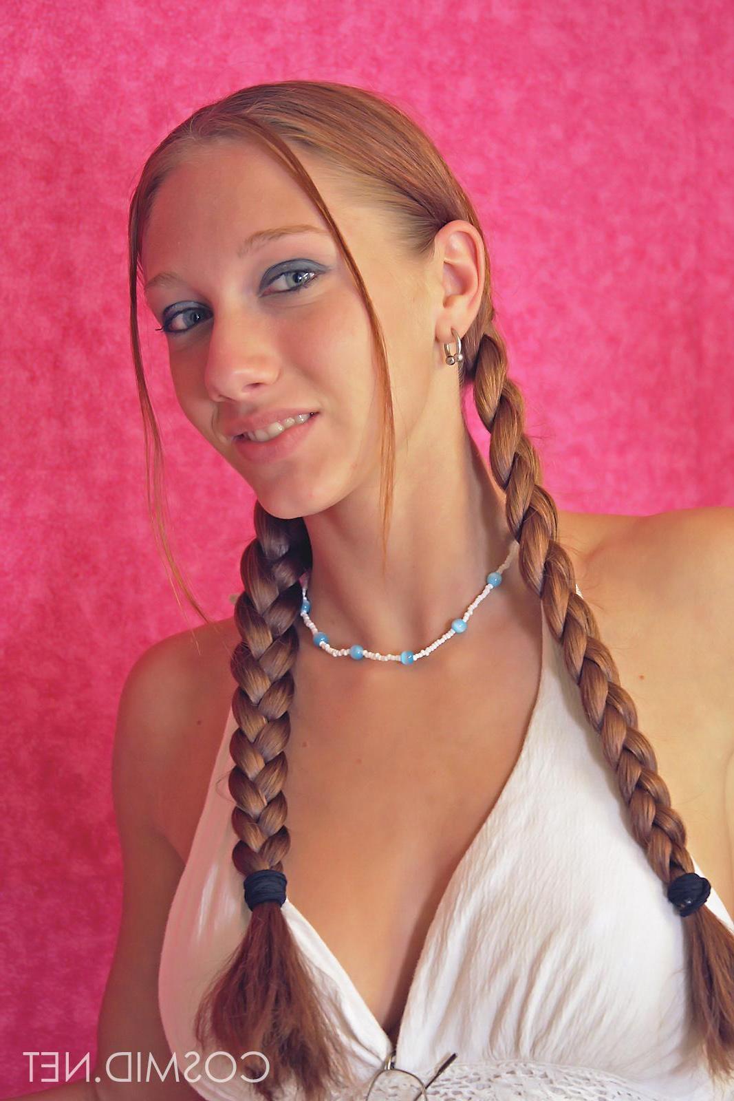 16P Beautiful busty girl Victoria invites you to join her in the tub