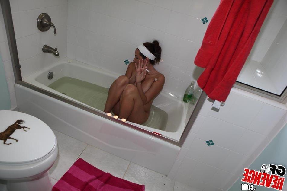 12P Amateur coed films a sex tape at home