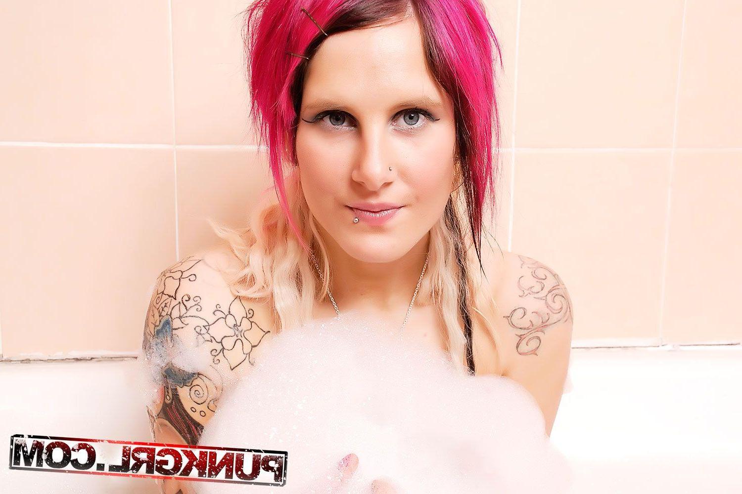 20P Pictures of teen punk Pink Trash getting all wet for you