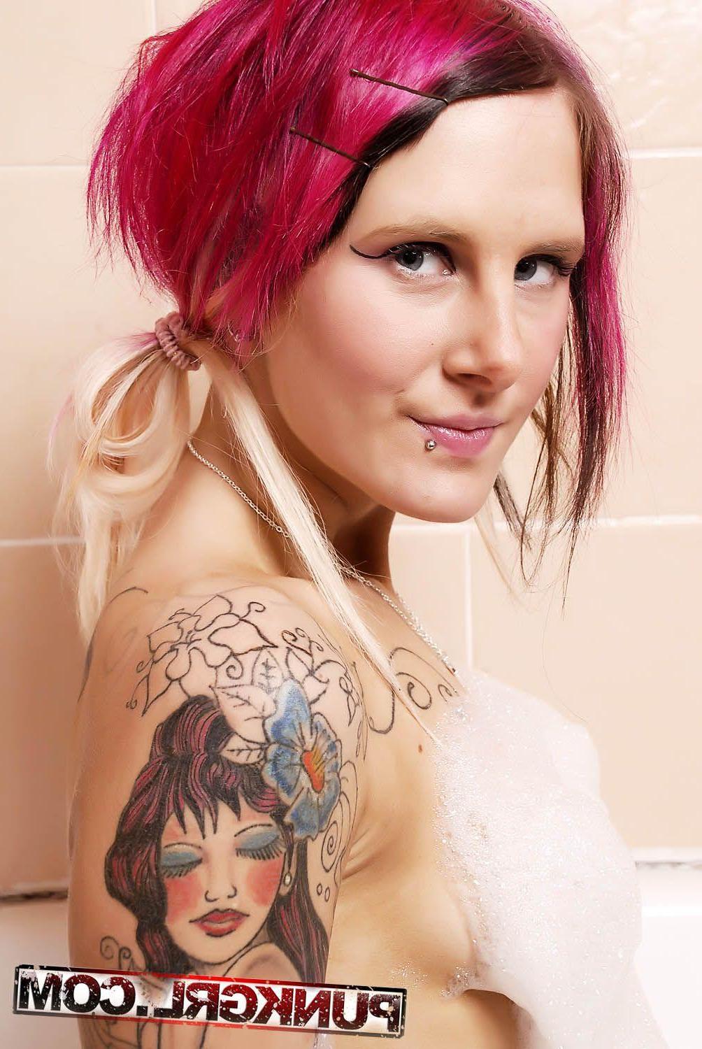 20P Pictures of teen punk Pink Trash getting all wet for you