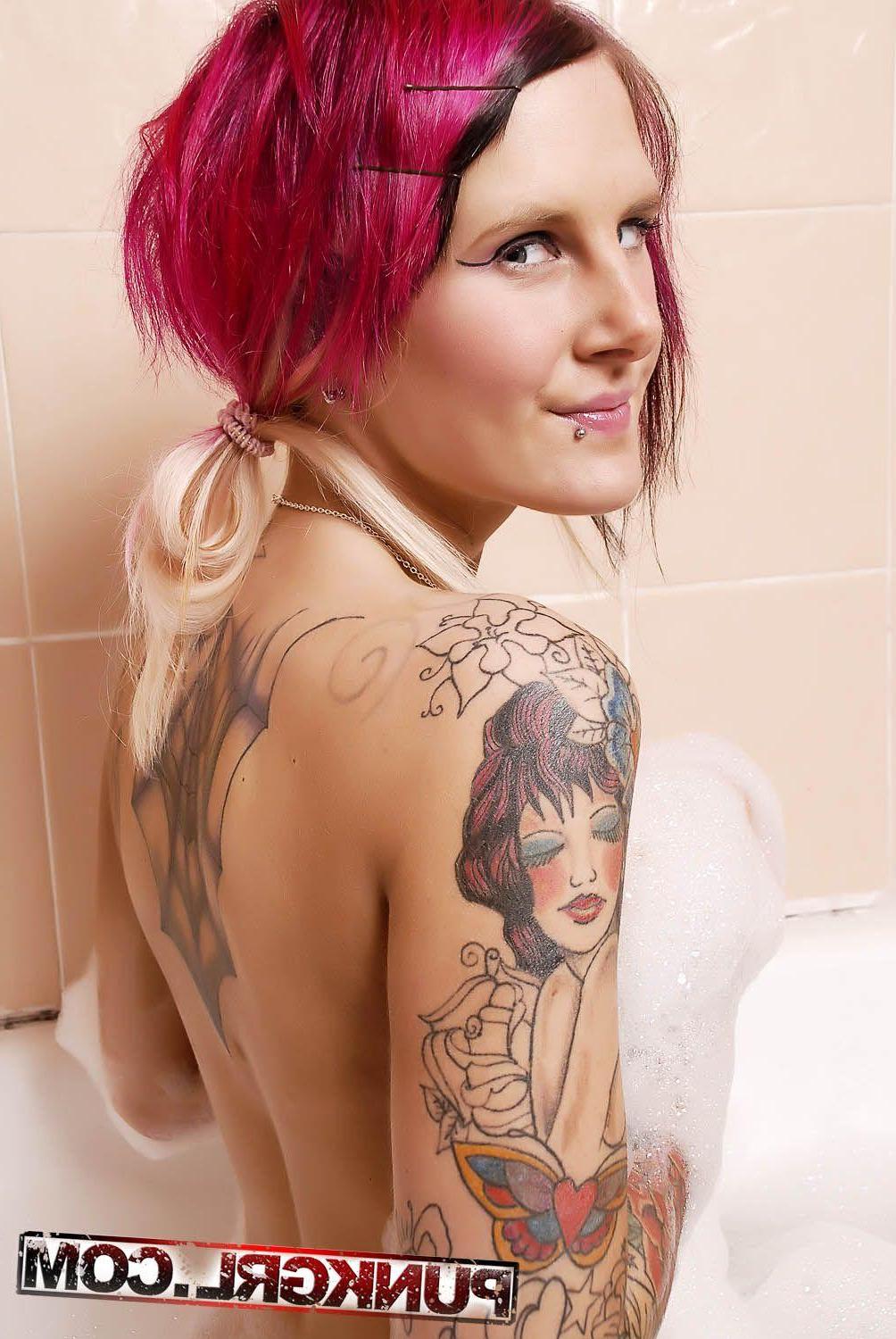 20P Pictures of teen punk Pink Trash getting all wet for you