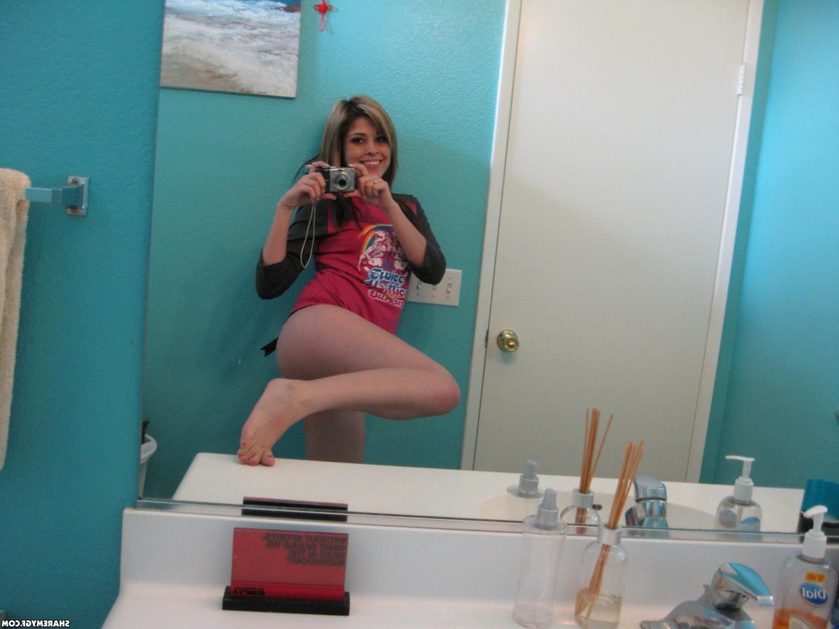 20P Hot brunette coed shares selfies of her body in the bathroom