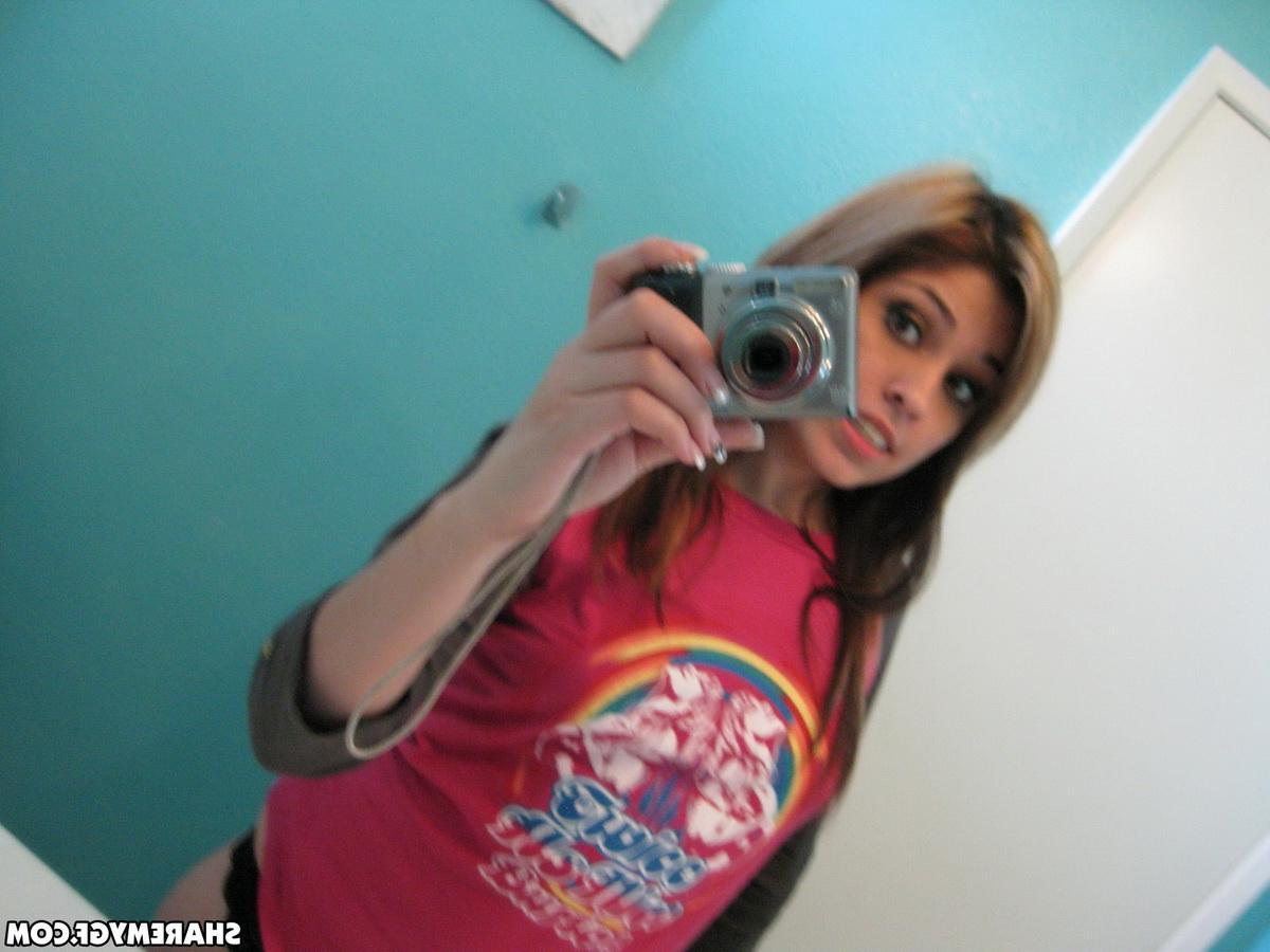 20P Hot brunette coed shares selfies of her body in the bathroom