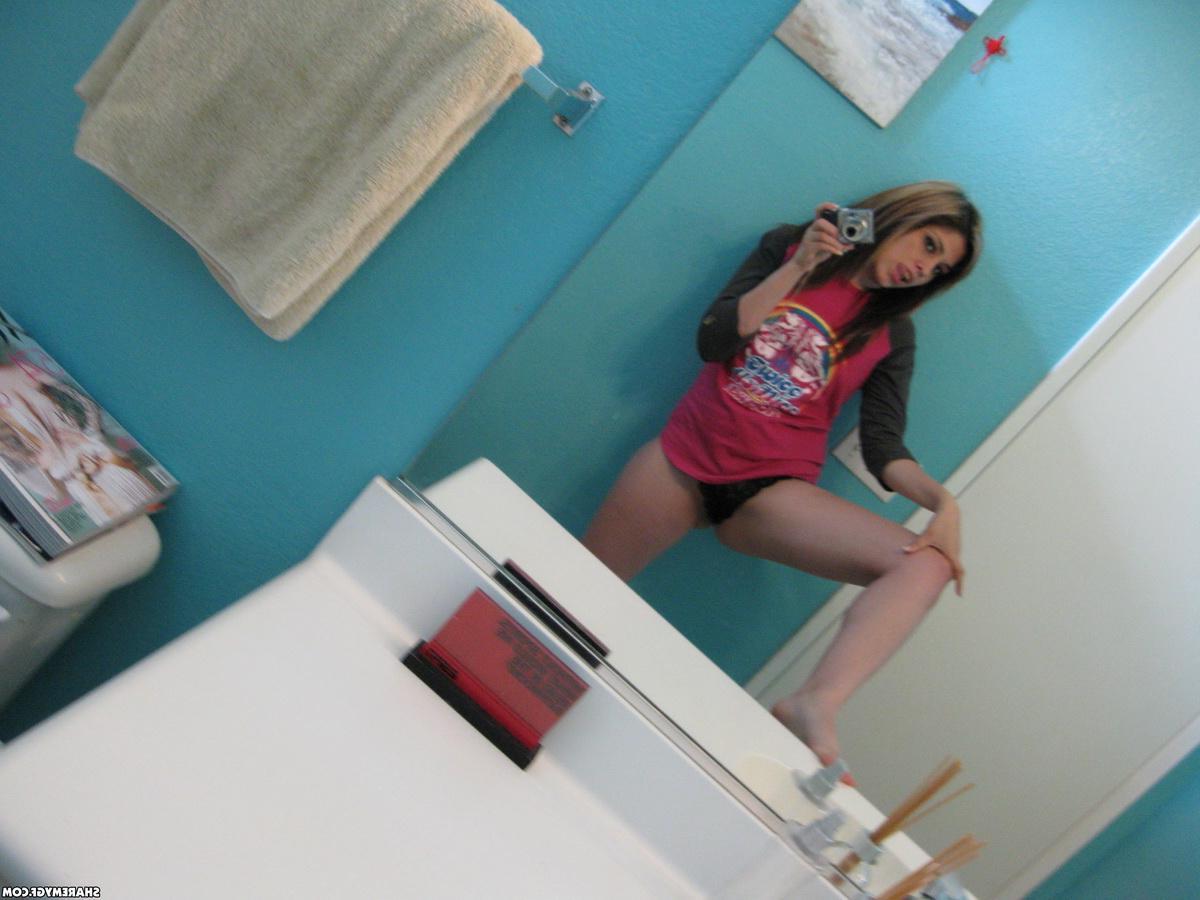 20P Hot brunette coed shares selfies of her body in the bathroom