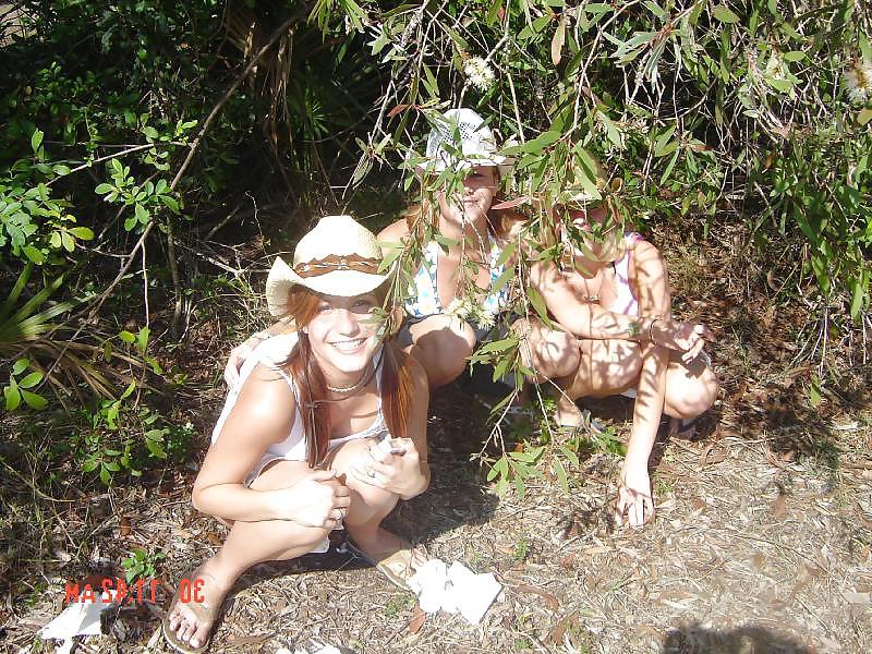 15P Nice (outdoor) toilet and bathroom girls 4