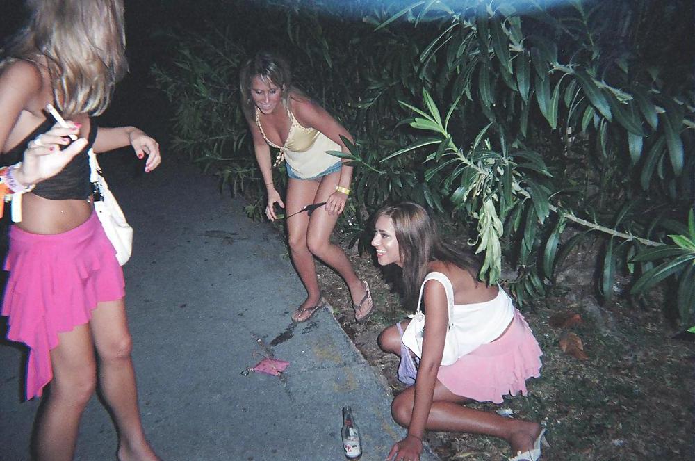 15P Nice (outdoor) toilet and bathroom girls 4