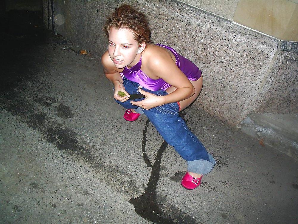 15P Nice (outdoor) toilet and bathroom girls 4