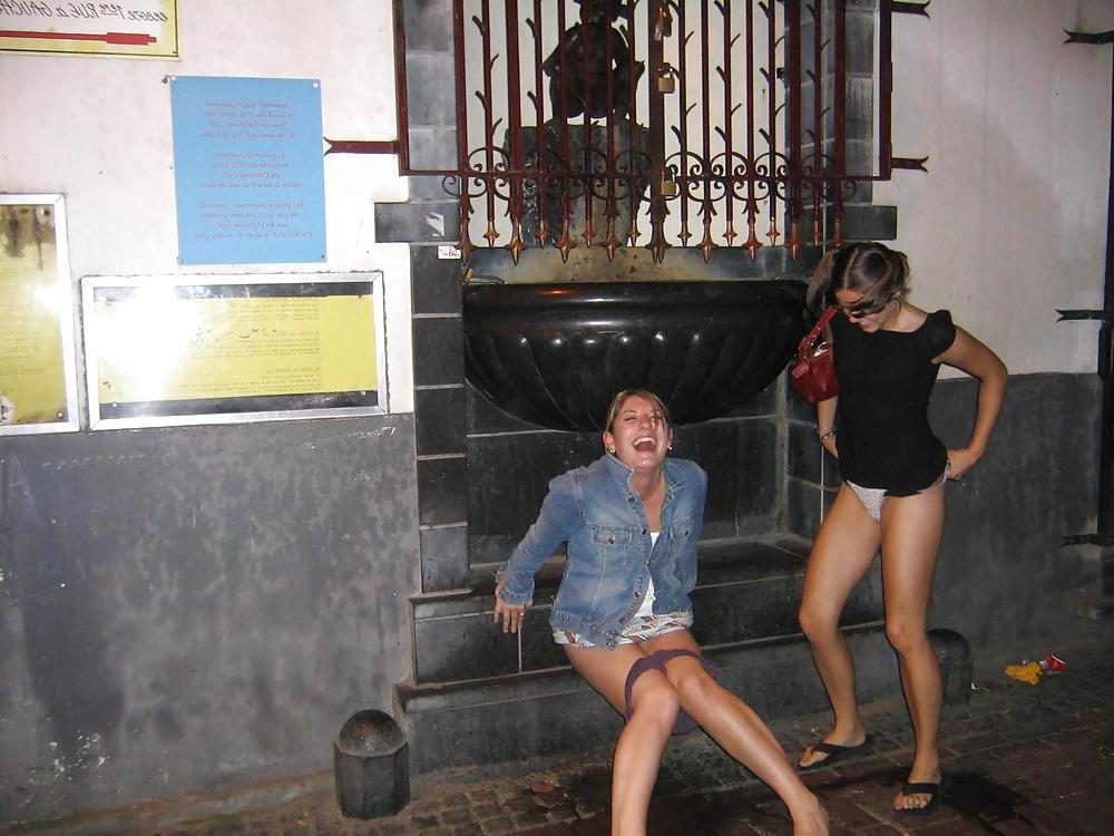 15P Nice (outdoor) toilet and bathroom girls 4