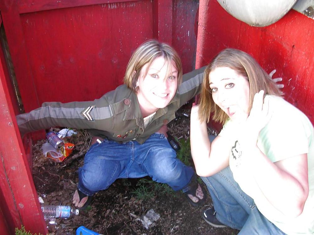 15P Nice (outdoor) toilet and bathroom girls 4