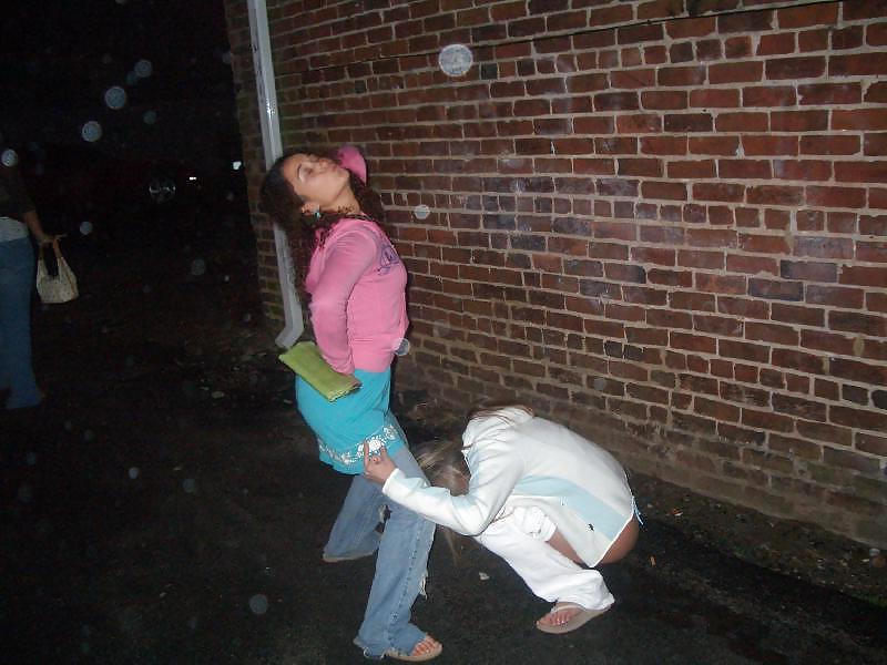15P Nice (outdoor) toilet and bathroom girls 4