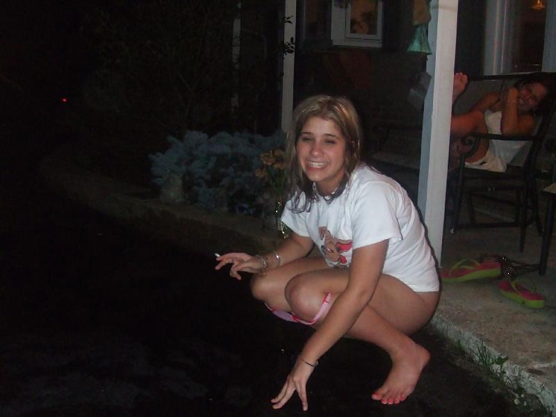 15P Nice (outdoor) toilet and bathroom girls 5