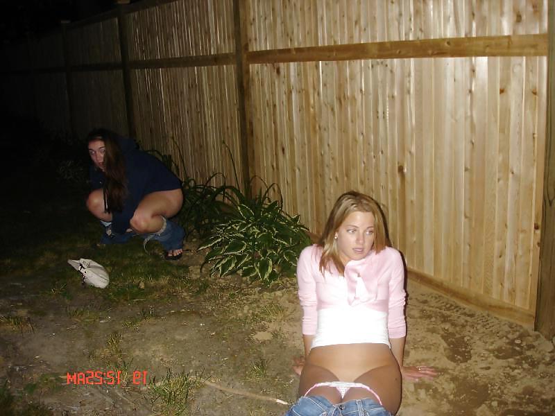 15P Nice (outdoor) toilet and bathroom girls 5