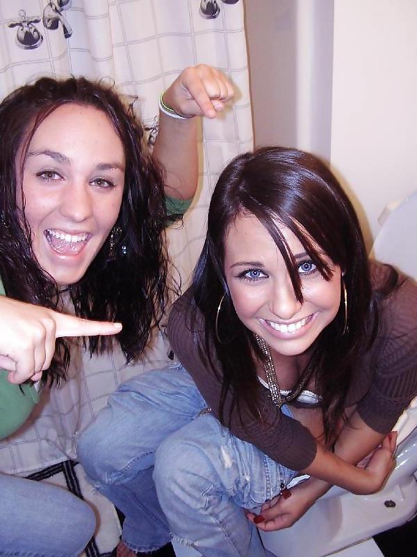 15P Nice (outdoor) toilet and bathroom girls 5