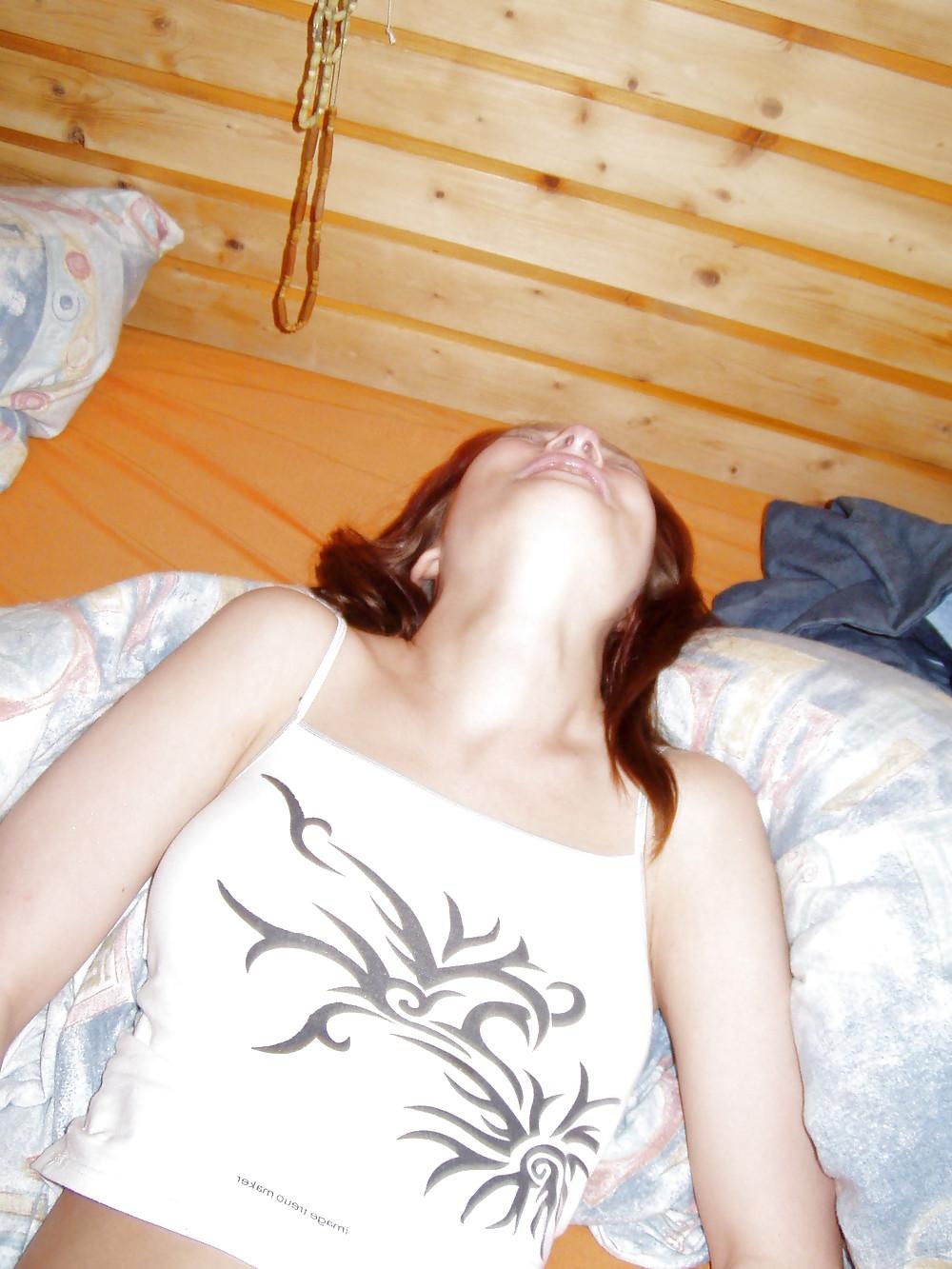 20P TIGHT WET TEEN PUSSY