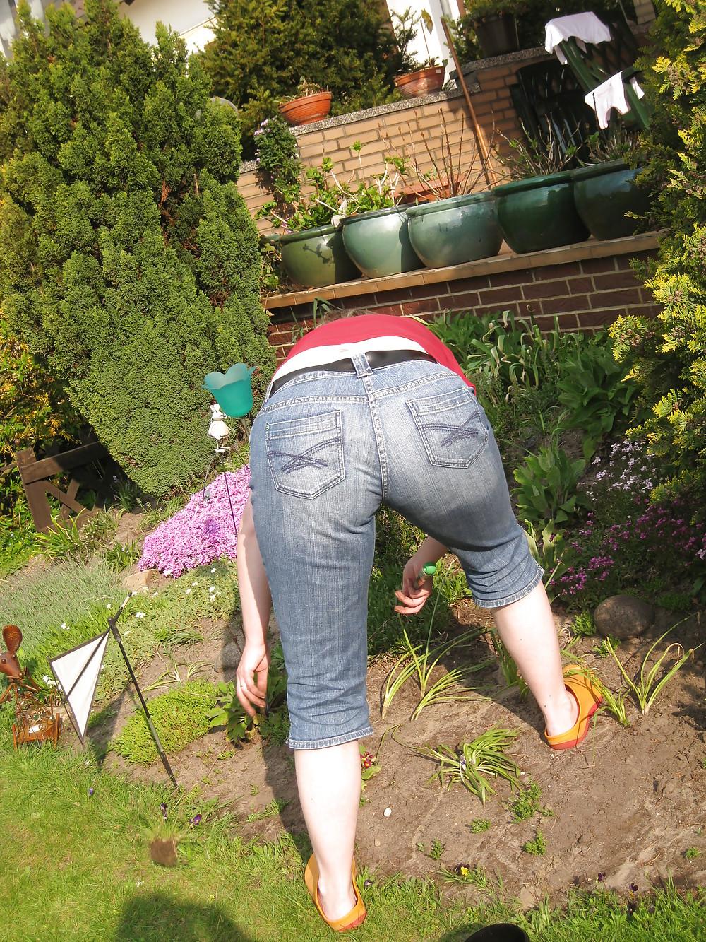 25P Queens in jeans IV
